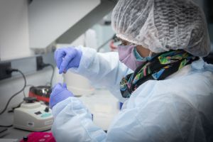 Institution key to finding babies stolen by dictatorship suffers 60% budget cut under Milei