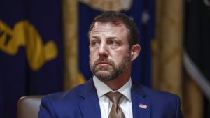 Opvallend nieuw gezicht in Washington: oud-kooi­vechter gaat Trumps mi­gratiebeleid verdedigen