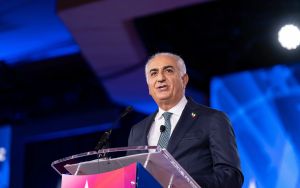 Urging US to ‘stay the course’ in Iran, exiled prince wins ovation from conservatives