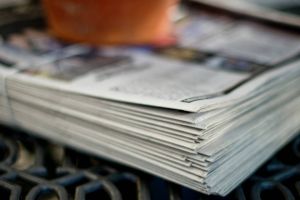 Halkın hakikati ve yanıltıcı bilgiyi alenen yaymak