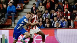El Sporting empata en el campo y pierde en la grada: Otero lidera un punto insuficiente (1-1)