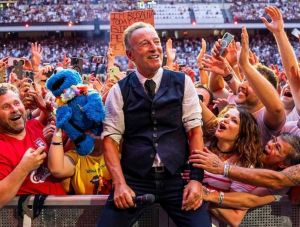 Son 72 saatte art arda gelen üç Instagram paylaşımı: Ufukta yeni br 68 Mayısı mı var?