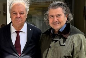 Yüksel Yalova: Siyasetin, Akademinin ve Sahnenin Kesişiminde Bir Değer