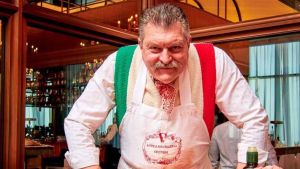 Dario Cecchini e quella bistecca dentro una bara: “Panzano noiosa? No, è la mia vita. Ho Instagram ma non so cos’è”