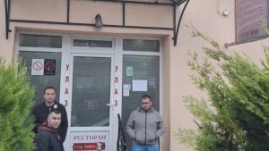 Centar Kule i Crvenke pun aktivista SNS: Bele fascikle, bedževi sa ćiriličnim Ć