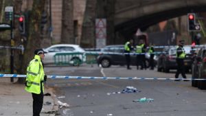 Auto rijdt in op voetgangers in Britse stad Derby