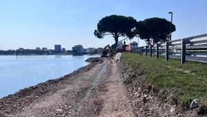 Grado-Aquileia, ok al test-rampe del ponte ciclabile