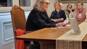 Eine komplizierte Mutter-Tochter-Beziehung: Katja Früh verpackt düsteres Thema mit heiteren Szenen