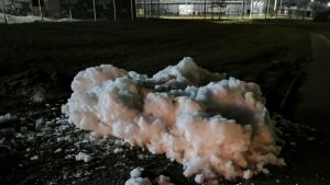 'De er totalt kolde': Proteinfabrik udleder så massivt, at skummet sprøjter op a...