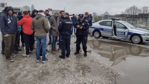 SRCE: Policija kapitulirala pred stranačkim falangama