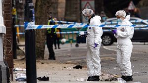 Sedam osoba zadobilo teške povrede kada je automobil uleteo među pešake u Derbiju u Velikoj Britaniji