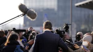 Ne liči li vam naš predsednik u ponašanju na Donalda Trampa?