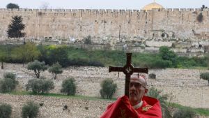 Israele blocca Pizzaballa, negato l’ingresso al Santo Sepolcro. L'ira di Meloni e cattolici /