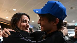 E’ Kimi-Antonelli mania, il primato vale un piatto di tortellini: ritorno in famiglia e nuovo bagno di folla