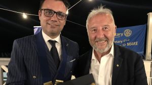 Klodian fuggito col gommone dall’Albania, oggi è proprietario di tre alberghi: “In 40 a bordo, non so come ho fatto a salvarmi”