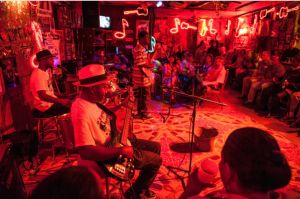 “Sinners” ve Juke Joint: “Derin Güney”de siyah kültürün ayin sığınakları, “Blues mutfakları”