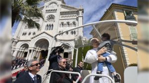 Paus voor historisch bezoek in Monaco