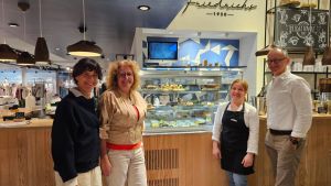 Einst lockte eine Milchbar im Modehaus May, jetzt gibt hier das Café und Deli Friedrich‘s