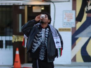 A young Torontonian is connecting sustainable cafés with customers who care