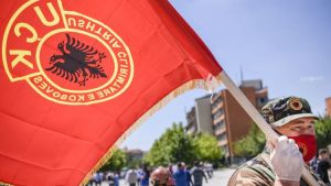 Nemiri u Prištini: Protest veterana OVK zbog izložbe povodom NATO bombardovanja 1999.