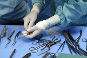 Hôpital d’Oloron : la chirurgie et le bloc opératoire doivent bien fermer lors des week-ends dès le mois d’août