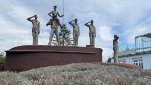 Umzug von Peter Lenk-Skulptur verzögert sich - doch was ist der Grund?