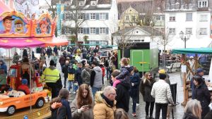 Trotz Aprilwetter herrscht gute Stimmung beim Frühlingsmarkt
