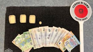 Como, gioco delle tre carte sul lungolago: due denunciati