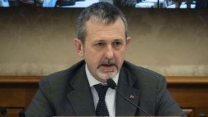 Caso Delmastro, l’Antimafia accelera: i nuovi dettagli sui Caroccia fanno tremare maggioranza e governo