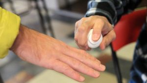 Frankfurter rundšau: I pored izbornog nasilja i prevara Vučićeva SNS gubi glasove birača