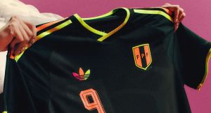 Quién fue el diseñador de la chompa alterna de la selección peruana y por qué genera tanta polémica