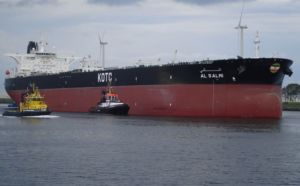 Pogođen tanker pun nafte u Dubaiju