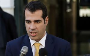 Ο Θάνος Πλεύρης εκκολάφθηκε από το αυγό του φιδιού