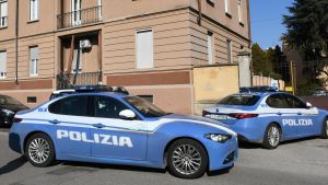 Ruba tv e playstation in oratorio di notte, fermato mentre prova la fuga in bici