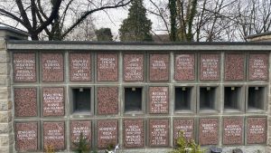 Gemeinde am Hochrhein räumt Urnennischen voreilig – Hinterbliebene sind schockiert