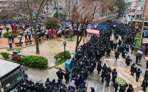 Gazeteciler yazıyor, devlet tutukluyor/yargılıyor