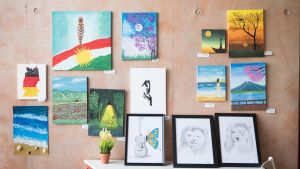 Kunst als Zeichen von Freiheit und Hoffnung: Kurs zeigt Werke geflüchteter Frauen