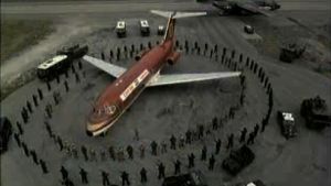 Sigonella, da Craxi a Crosetto: quando l'Italia dice no agli americani. Quei carabinieri schierati di fronte ai marines nel 1985