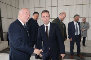 Τέμπη: Η θεσμική διολίσθηση του Σεβαστίδη