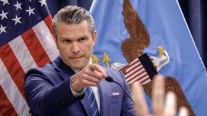 Hegset o ratu sa Iranom: „Došlo je do promene režima, naredni dani biće odlučujući i Teheran to zna“