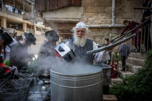 For Jerusalem’s Haredim, it’s business as usual during wartime Passover shopping rush