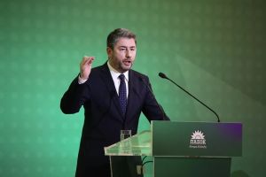 O Ανδρουλάκης θα χάσει, αλλά δεν θα φύγει