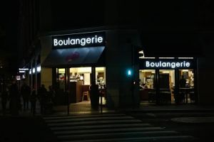 Boulangeries ouvertes 7 jours sur 7, travail le 1er mai… Les macronistes prêts à rouler les salariés dans la farine lors de leur niche parlementaire