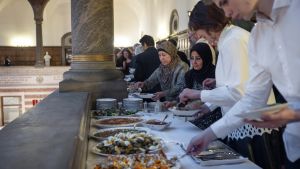 Sørine Gotfredsen: Medier havde travlt med at hylde ramadan. Vil det samme ske med påsken og pesach?
