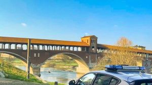 Pavia, minaccia i clienti del bar con la lama: scatta l’arresto dopo l’inseguimento