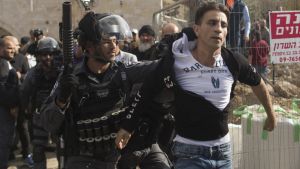 В Кнесета леят шампанско за смъртните присъди за палестинци, светът обаче осъжда решението на Израел