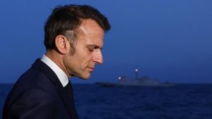 Франция може скоро да има крайнодесен президент. A Европа и Макрон вече се опитват да ограничат властта му