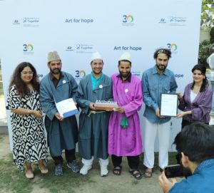 Rayees Wathori Bags Art for Hope Grant