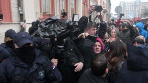 Američki Rojters piše o sinoćnjem protestu: Srpski studenti se sukobili sa policijom, koja je koristila palice, skandirano im „kerovi“ i „izdajice“