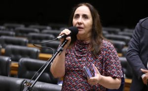 “Elefante na sala”: Adriana Ventura fala em provas, blindagem e omissão após CPMI barrada